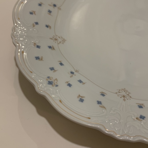 Tirschenreuth “Fleur De Lis” Baronesse blue, dinner plate. 10 1/4”. - Picture 3 of 3
